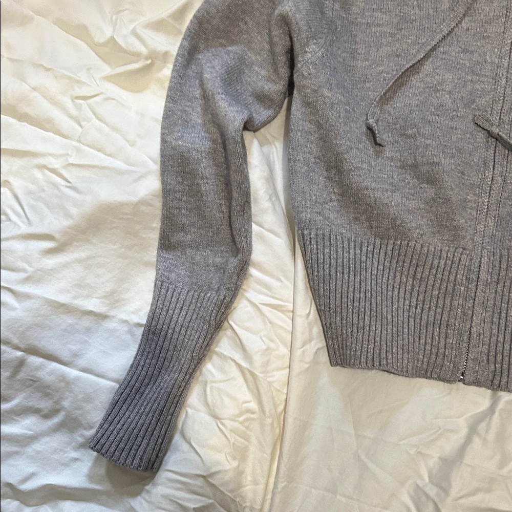 Cropped Gray Zip-Up Sweater with hood - Picture 4 of 8